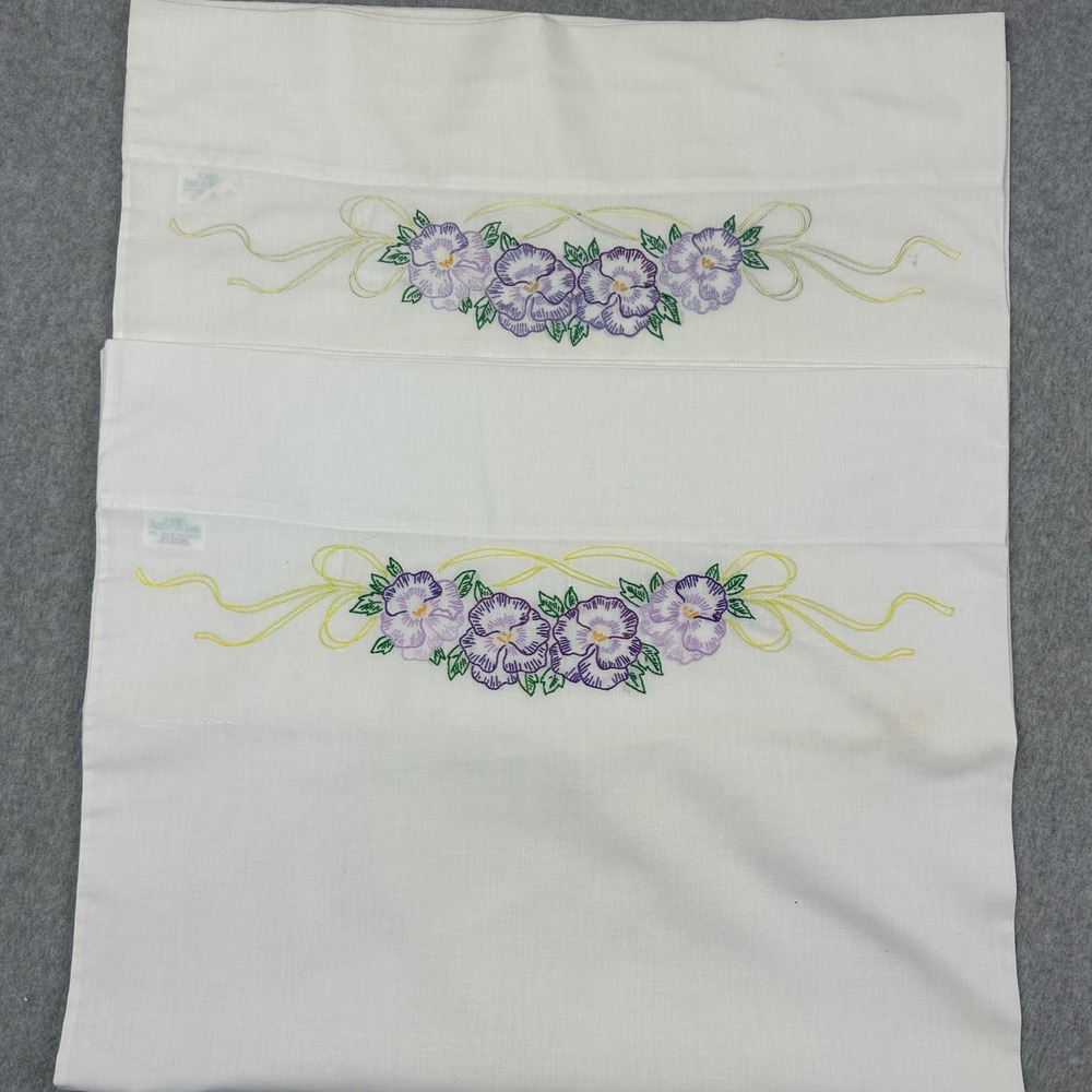 Fruit of the Loom Vintage Embroidered Pansy Pillowcases Set of 2 White‎ Muslin